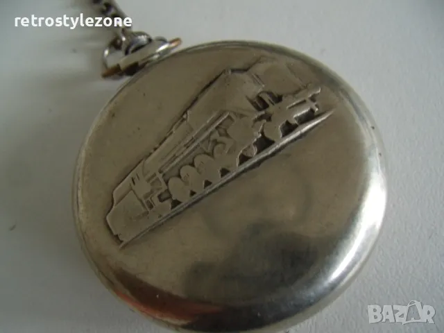 № 7991 стар джобен часовник - Molnija   - релефен орнамент - влак  - механичен  - работещ  - соц.пер, снимка 3 - Антикварни и старинни предмети - 49831459