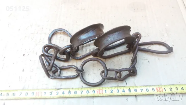 масивни ковани възрожденски окови, белезници, пранги , снимка 8 - Антикварни и старинни предмети - 47906614