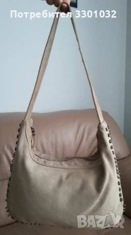 Дамска чанта от естествен бежав велур,с метален обков, снимка 3 - Чанти - 50552521