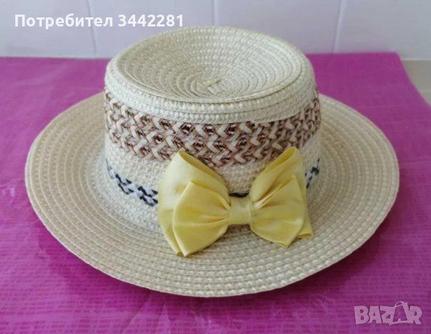 Лятна шапка с жълта панделка