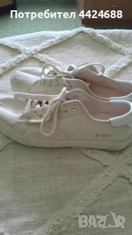 Дамски кецове нови номер 40 отговарящи на номер 39.