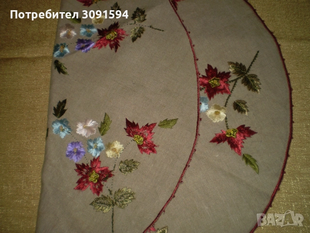 Винтидж  ретро покривка за маса с бродирани  цветя диаметър 72 см, снимка 7 - Антикварни и старинни предмети - 53177405