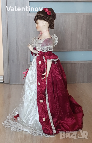 Порцеланова кукла със стойка , снимка 3 - Кукли - 44586445