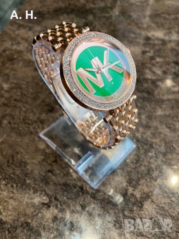 Различни цветове дамски часовници Michael Kors, снимка 8 - Дамски - 27950429