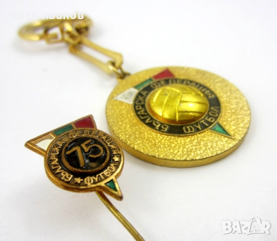 Българска Футболна Федерация-Наградни значки за футболни национали, снимка 5 - Колекции - 52638850