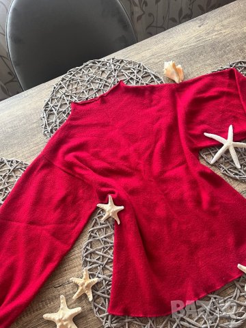Червен пуловер, снимка 1 - Блузи с дълъг ръкав и пуловери - 44460925