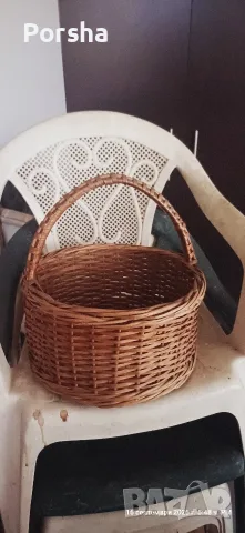 Кръгла голяма и дълбока кошница плетеница