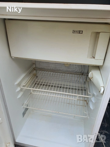 Малък хладилник с камера , снимка 2 - Хладилници - 53875594