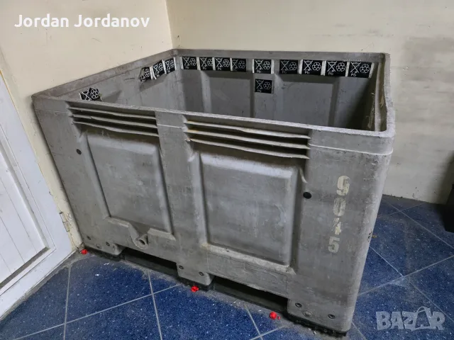 Контейнер мулти фунционален много здрав.