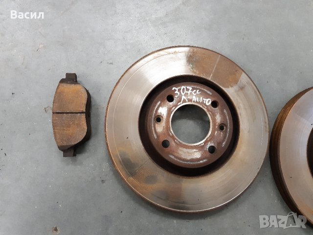 Предни дискове с накладки Peugeot 307 cc 2.0 136к.с AUTOMATIC Пежо 307 Кабрио АВТОМАТИК 2.0 136к.с, снимка 3 - Части - 30478894