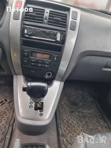 Hyundai Tucson 2.0 CRDI/Лети джанти 16/ На части/Автоматик, снимка 10 - Автомобили и джипове - 52192796