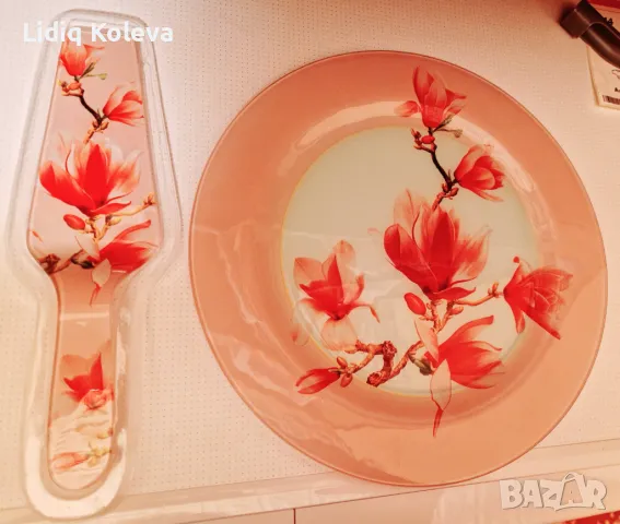 Красив, нов комплект за торта от стъкло – чиния и лъжица, снимка 2 - Сервизи - 49278414