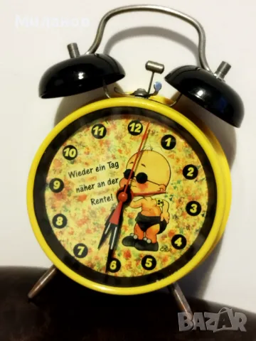 Стар механичен будилник, настолен часовник