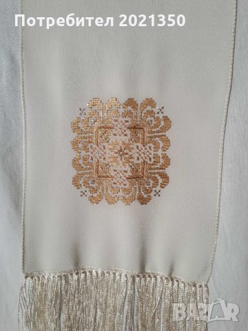 Ръчно бродиран копринен шал с български мотив , снимка 2 - Шалове - 31068717