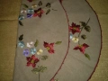 Винтидж  ретро покривка за маса с бродирани  цветя диаметър 72 см, снимка 7