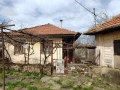 Къща, лятна кухня и стопански постройки в китно село. , снимка 2