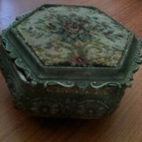 Шестоъгълна немска метална кутия за бижута, снимка 1 - Антикварни и старинни предмети - 36753461