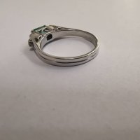 Продавам златен пръстен с диаманти и изумруд, снимка 9 - Пръстени - 38600348