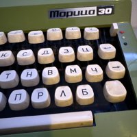 Пишеща  машина, снимка 3 - Антикварни и старинни предмети - 40243446