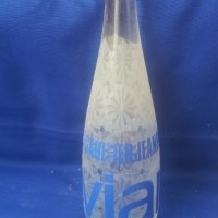 Две стъклени бутилки френска минерална вода Евиан  EVIAN за колекция на поне 24 години, снимка 9 - Колекции - 40742652