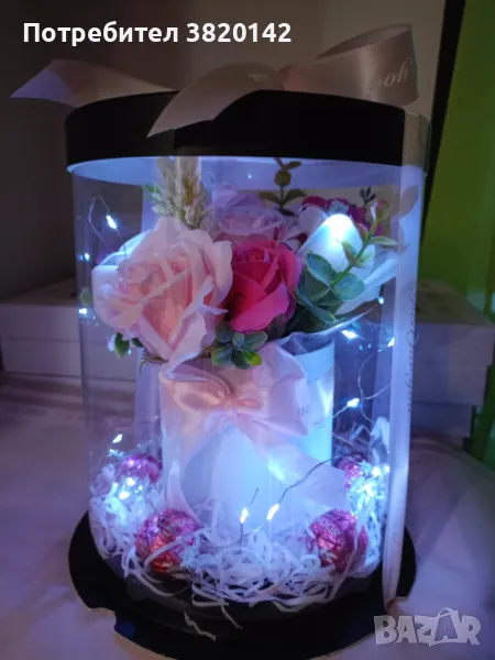 Кутия с букет от рози и бонбони , снимка 1