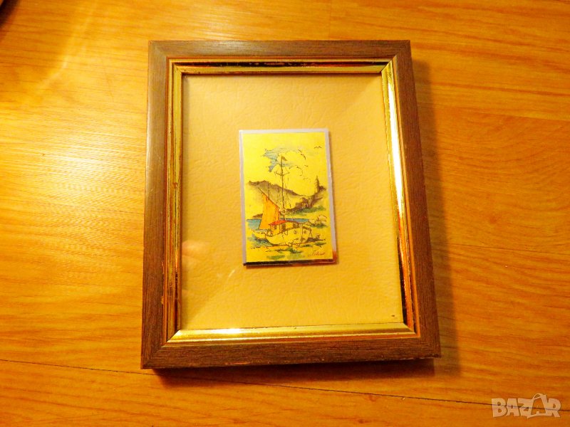 Старинна златна картина рисувана върху златно фолио - две платноходки и чайки на брега - с маркировк, снимка 1