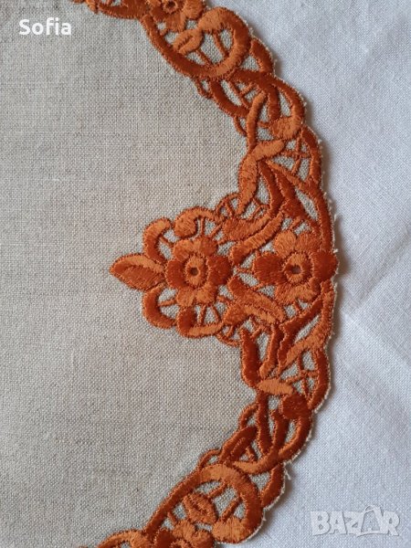 Подарък/Декор: Декоративна овална Покривка с рязана бродерия , снимка 1