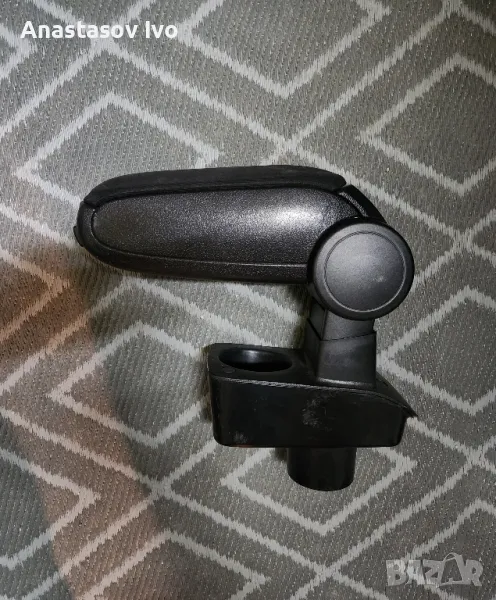 Ford Fiesta оригинален подлакътник, снимка 1