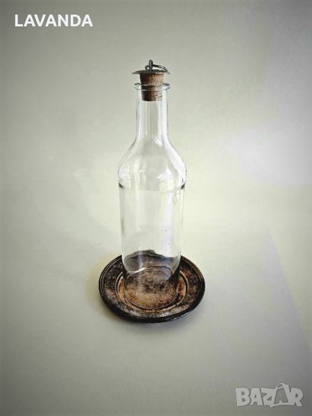 Стъклено шише без дъно с посребрена чинийка, снимка 1