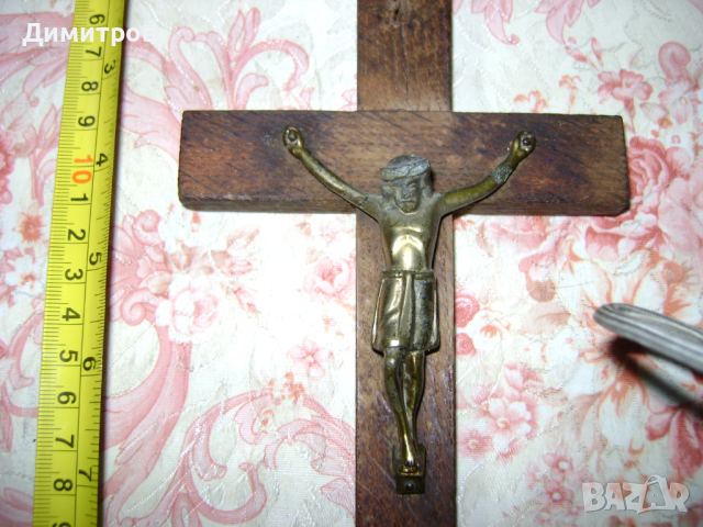 Много старо бронзово разпятие