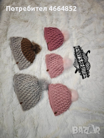 Ръчно плетена релефна шапка „Виктория“ с подвижен пухкав помпон, снимка 11 - Шапки - 52592150