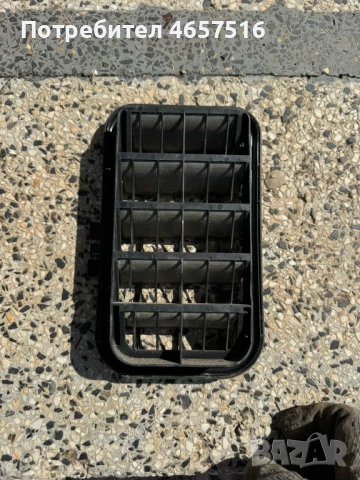 Решетка отдушник в багажника на Ауди Audi A8 D4 H4 само за 10лв. 4e0819181c, снимка 2 - Части - 52509107