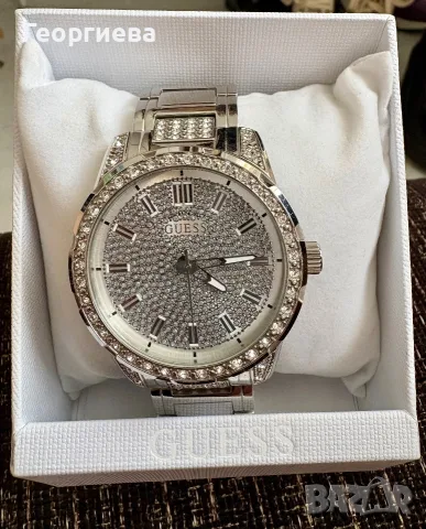 Часовник Guess, инокс с кристали, намален на 70 €