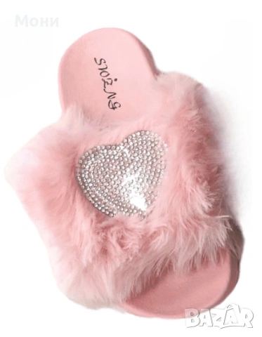 Детски пухести чехли с блестящ акцент Сърце от камъчета, снимка 2 - Детски джапанки - 53921373