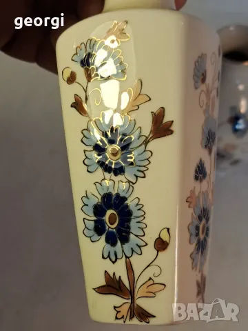 две порцеланови вази унгарски порцелан  с позлата Zsolney  22/2, снимка 3 - Вази - 49180707