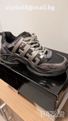 Продавам оригинални мъжки обувки Guess