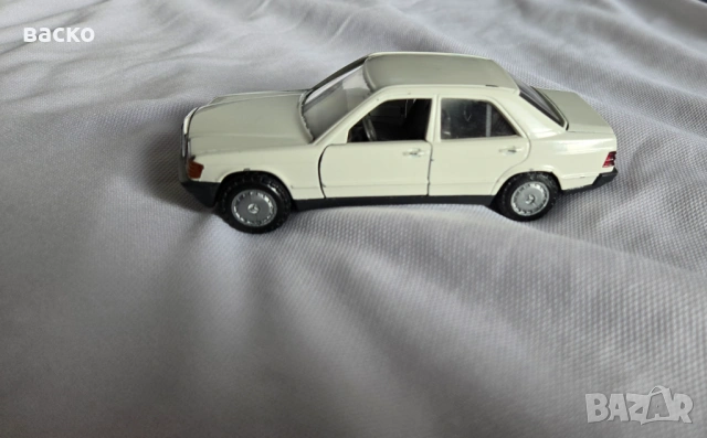 Mercedes Benz 190 190 E Cursor-Modell 1182 мащаб 1/35 Федерална Република Германия, снимка 2 - Колекции - 54194871