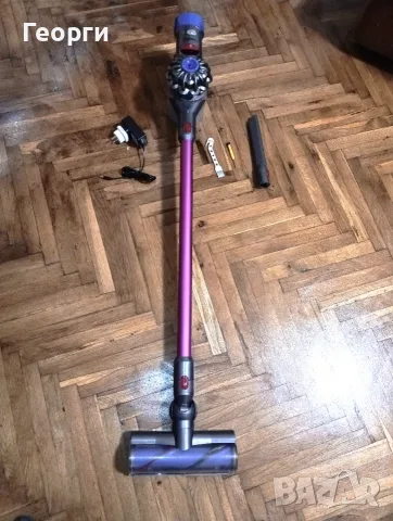 Отлична безжична Dyson V8 прахосмукачка с нова батерия и аксесоари