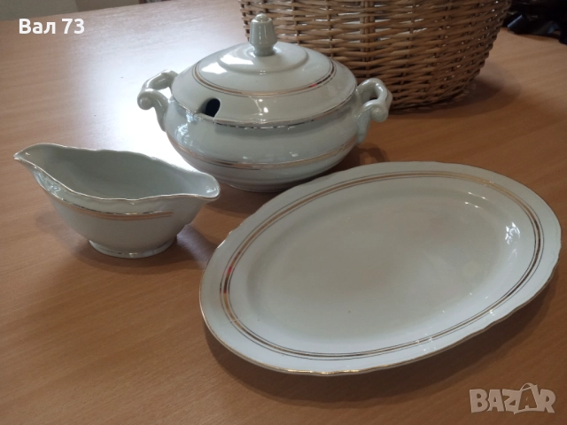 Порцеланов супник,сосиера  и овална чиния