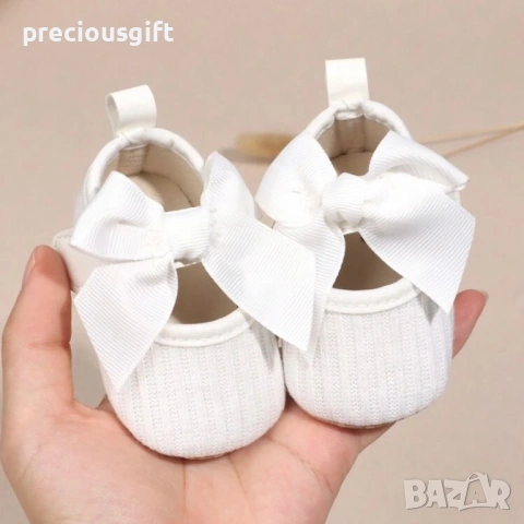 Бебешки бели обувки с панделка