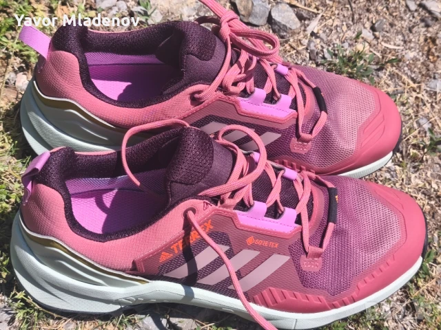 Туристически маратонки adidas Gore Tex чисто нови 42 номер унисекс., снимка 7 - Спортни обувки - 50619783
