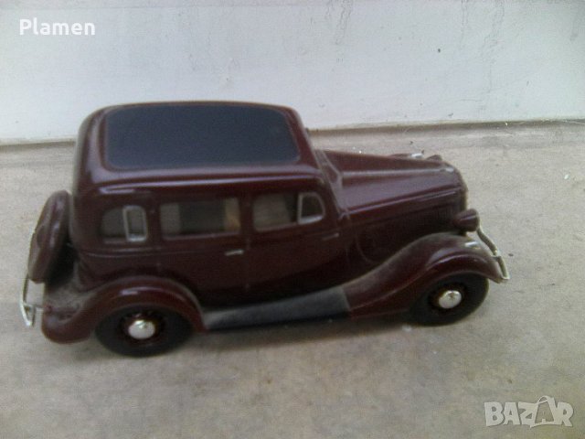 Стар съветски модел на автомобил ГАЗ М1 Емка от пластмаса в мащаб 1 към 43, снимка 1