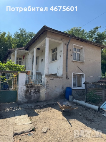 Двуетажна къща в село Левка (център), снимка 3 - Къщи - 52752622