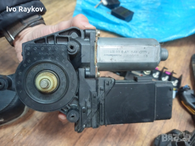 Мотор стъклоповдигач, преден ляв, VW Passat IV , 0130821695, снимка 3 - Части - 54003600