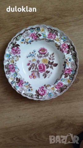 	Красива декоративна чиния от Англия.