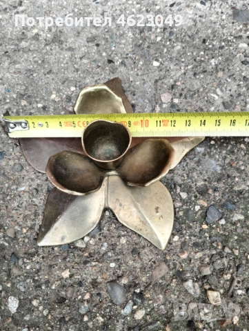 Бронзов свещник, снимка 2 - Антикварни и старинни предмети - 52366154