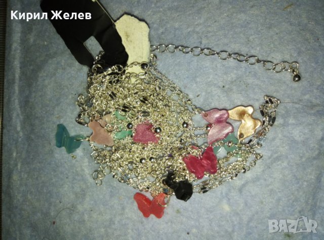 НЕЖНО ПОСРЕБРЕНО АРТ КОЛИЕ с ЦВЕТНИ ПЕПЕРУДКИ ФИНА ВЕРИЖКА 38933, снимка 2 - Колиета, медальони, синджири - 42057417