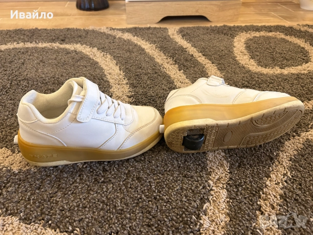 Детски момичешки маратонки SKATE с колело вградено в подметката