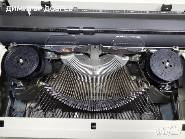 СТАРА РЕТРО ПОРТАТИВНА ПИШЕЩА МАШИНА OLYMPIA CARINA 2, снимка 3 - Антикварни и старинни предмети - 49424856