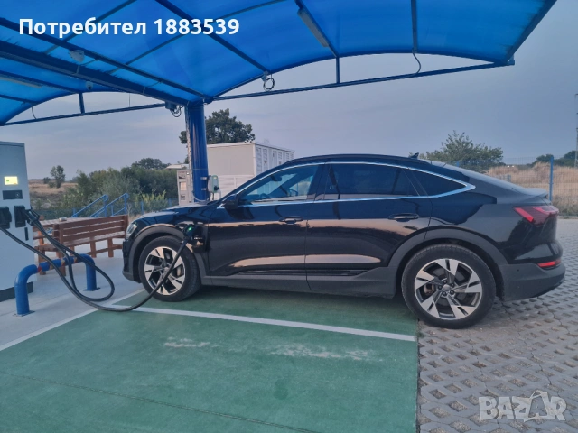 Audi e-Tron 55 Sportsback Panorama 408кс 95 квч HUD B&O 360° памет седалки Valcona, снимка 4 - Автомобили и джипове - 54308069